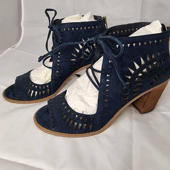 Vince Camuto Tarita Lace Geometric Cutouts Heels Sandals sz 7 - Picture 1 of 8